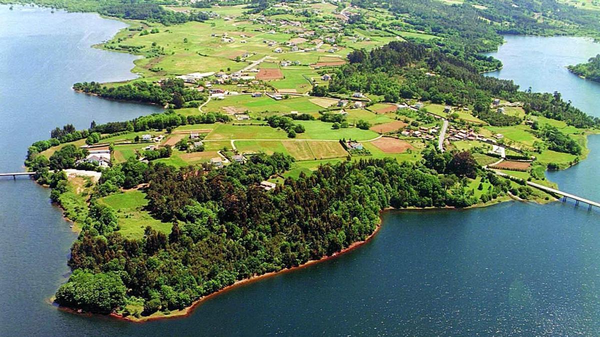 El Pleno de Abegondo da luz verde al convenio con la Xunta para el saneamiento de Orto y Crendes