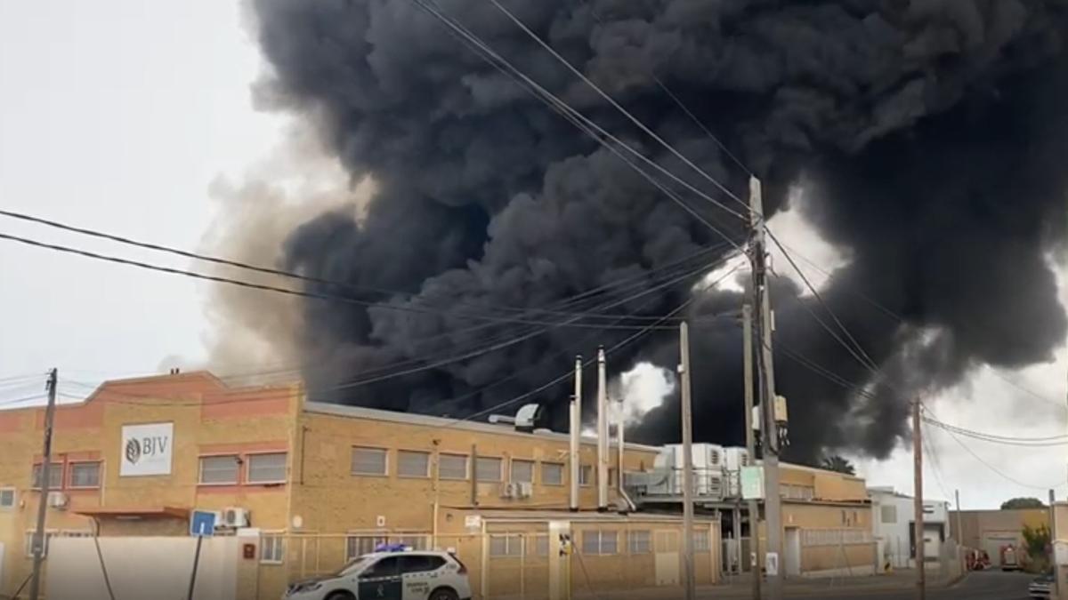 Incendio en una fábrica de San Vicente