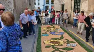 El Corpus llena de arte efímero y visitantes las calles de Castropol: "Es un trabajo espectacular"