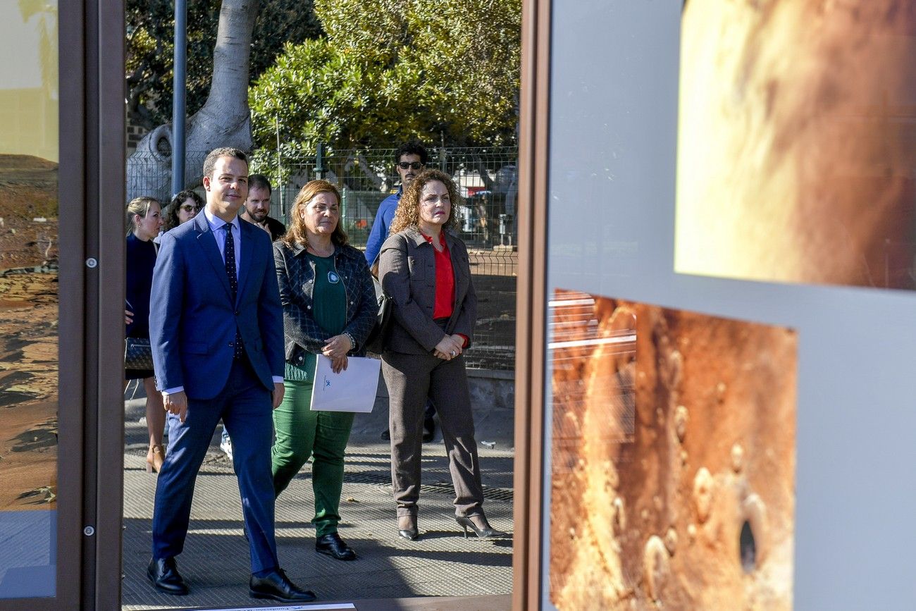 El Parque de San Telmo de Las Palmas de Gran Canaria acoge la exposición 'Otros Mundos', compuesta de 40 imágenes.