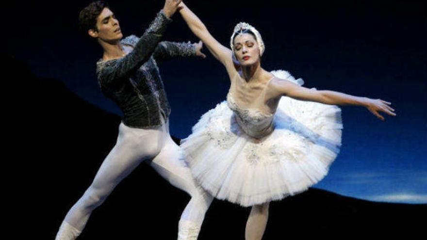 El lago de los cisnes en el Teatre Calderón de Alcoy