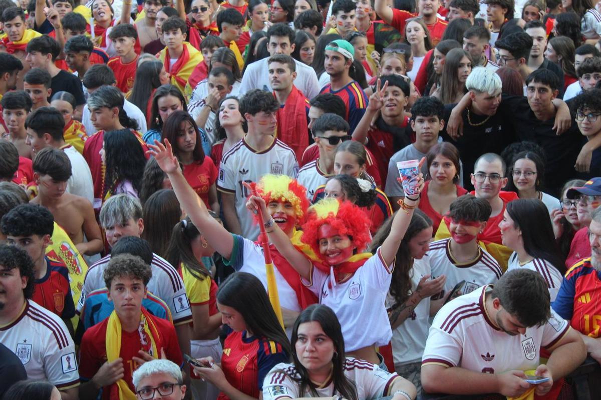 Fotogalería | Así se vive en la Alcazaba de Badajoz la final del Mundial 2026 Fotogalería | Así se vive en la Alcazaba de Badajoz la final del Mundial 2026