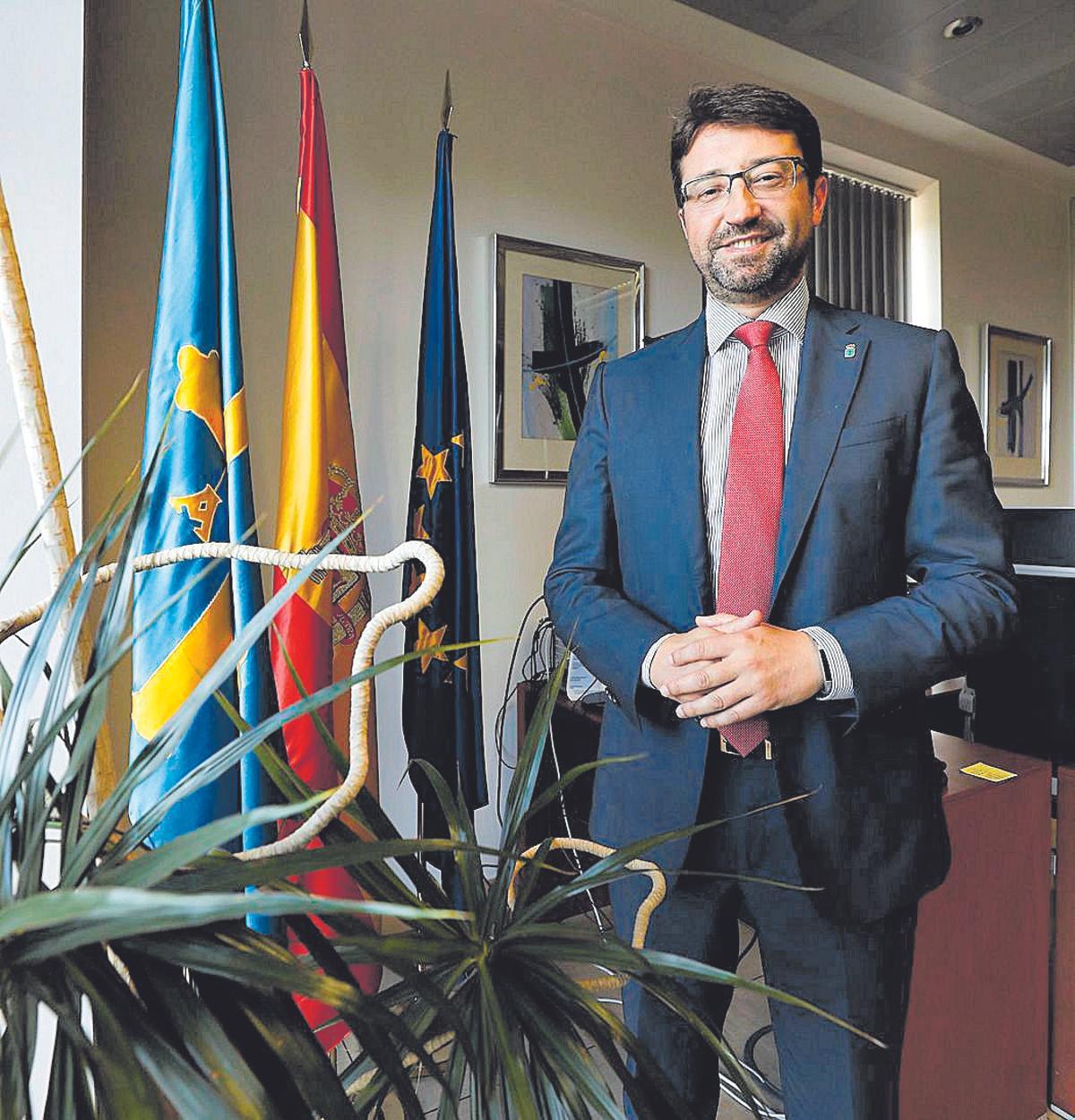 Enrique Fernández, consejero de Industria, Empleo y Promoción Económica
