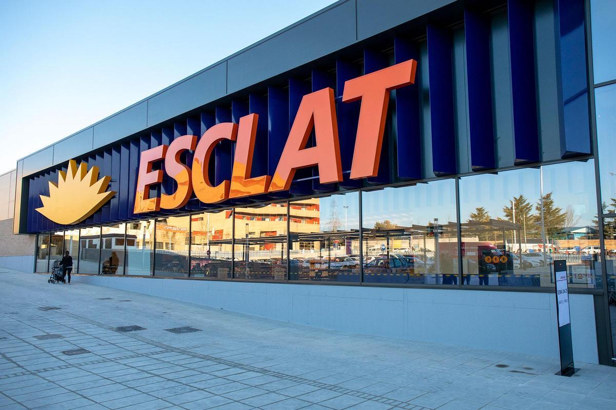Exterior d'un supermercat Esclat en una imatge publicada el 29 de maig del 2020