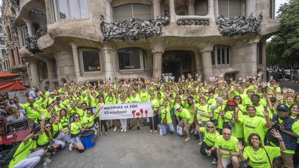 Unas 200 personas trasplantadas marchan en Barcelona en agradecimiento a los donantes de órganos