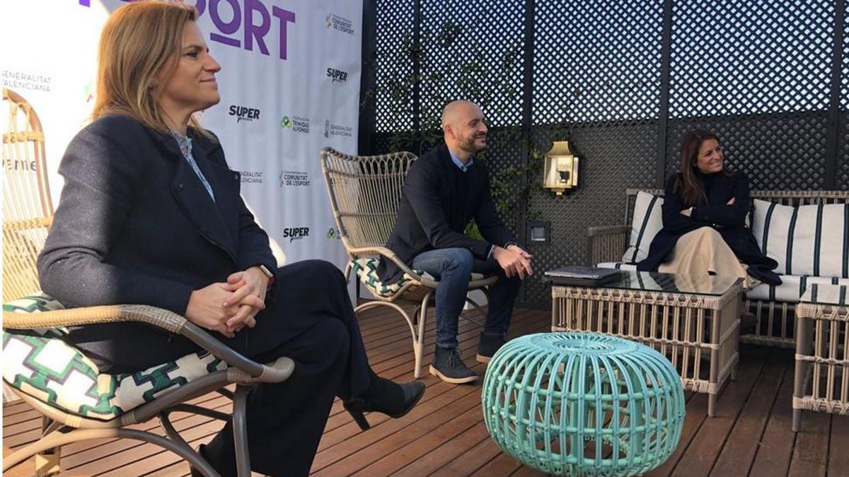 Pilar Bernabé, en primer término,  junto a Rafa Marín y Puri Naya.