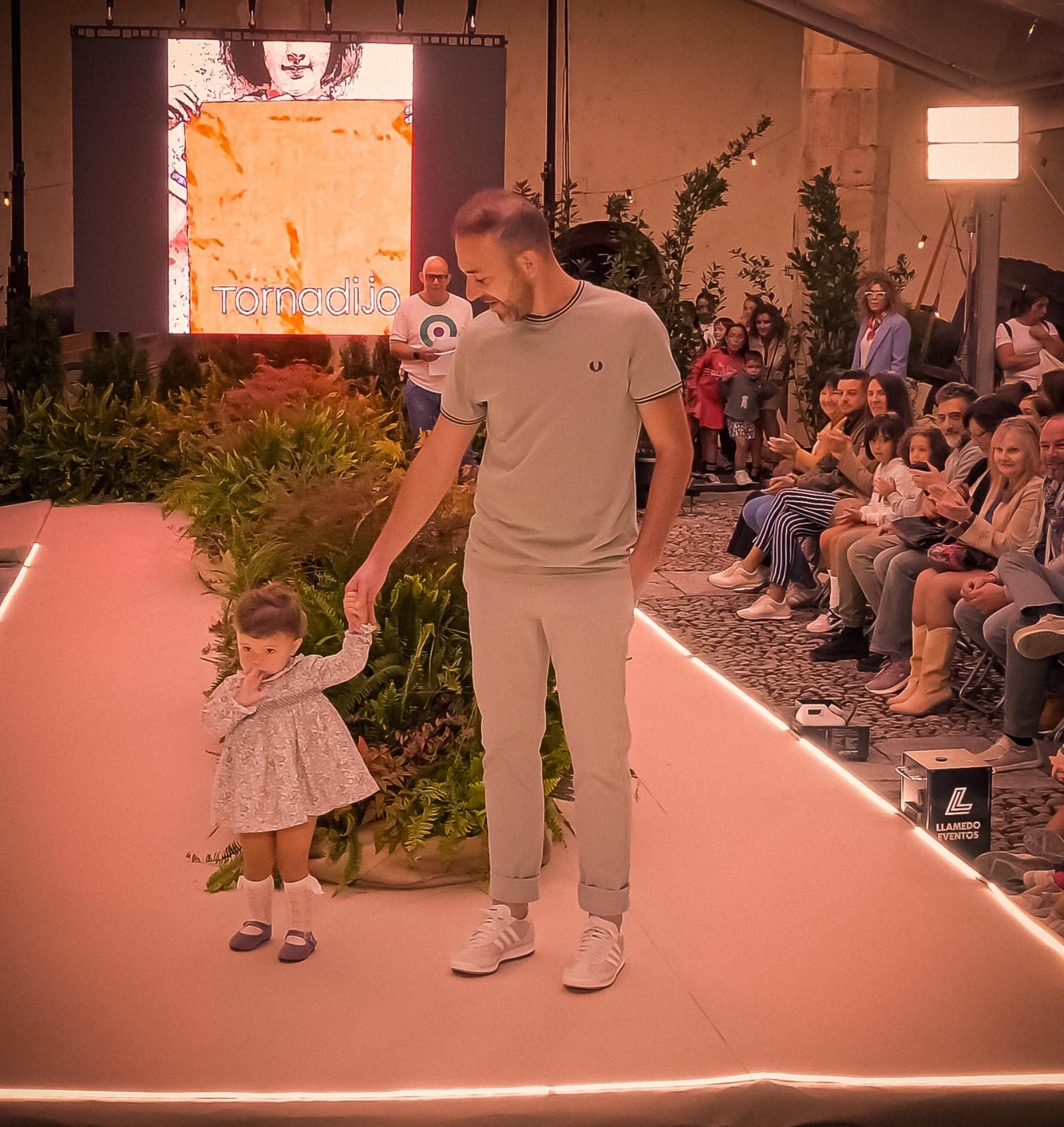 Cangas del Narcea vive una jornada de moda y compras con "Gangas del Narcea"