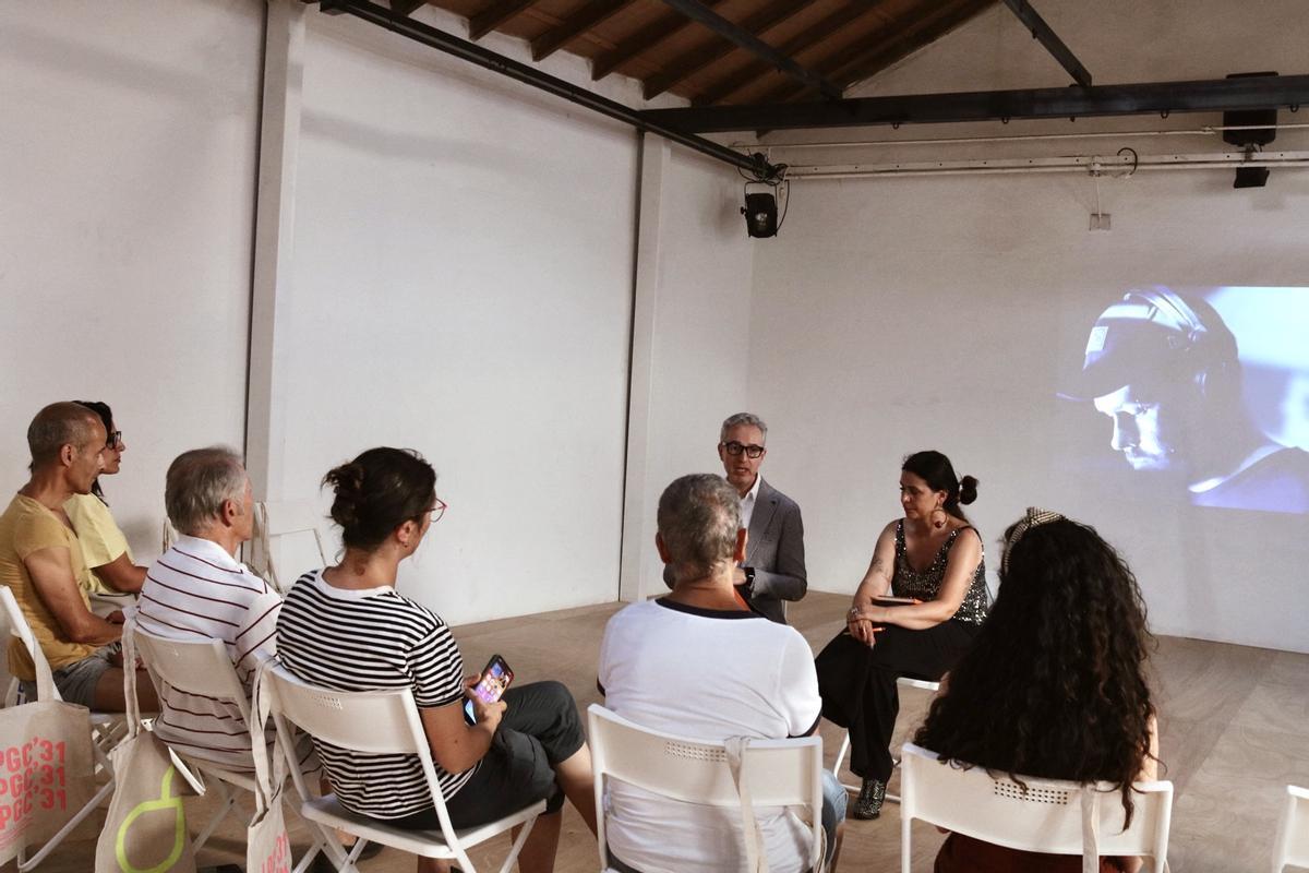 La reunión con el sector cultural gomero se celebró en la Unidad DAD, antiguo Centro Coreográfico de La Gomera, en San Sebastián.
