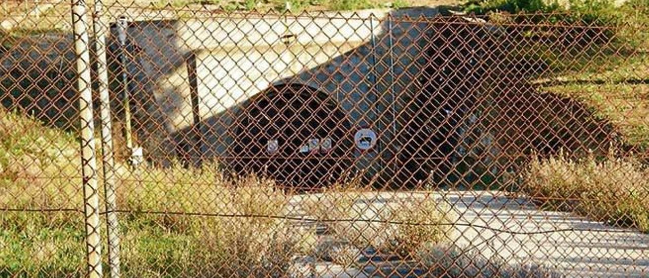 El viejo polvorín de Porreres constaba de túnel, garita, puesto de mando, barracones, cantina, etc.