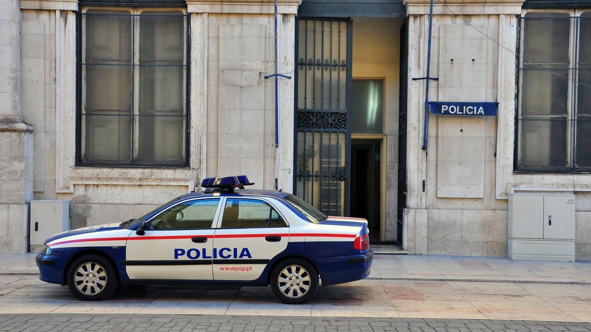 Vehículo de policía en Portugal.