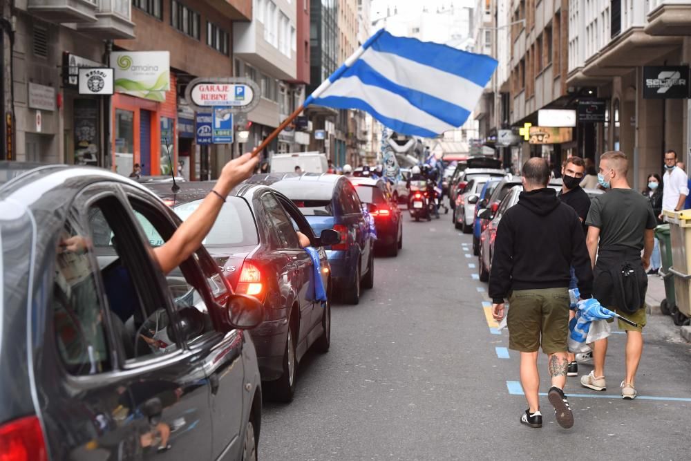 La caravana en defensa del Deportivo colapsó el tráfico en varios puntos de A Coruña.