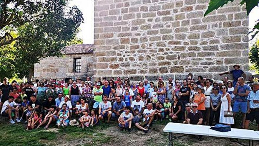 Vecinos de Ricobayo durante unos festejos locales.