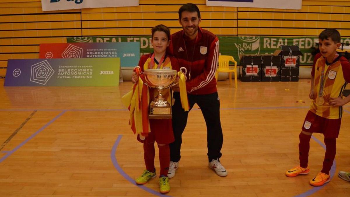 El seleccionador amb l’ala benjamí Marçal Lavilla | FEDERACIÓ CATALANA DE FUTBOL