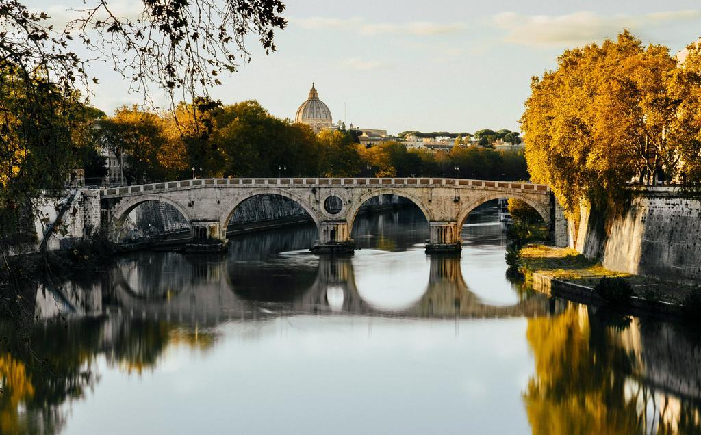 Paisaje en Roma, de fondo Basilica de San Pedro
