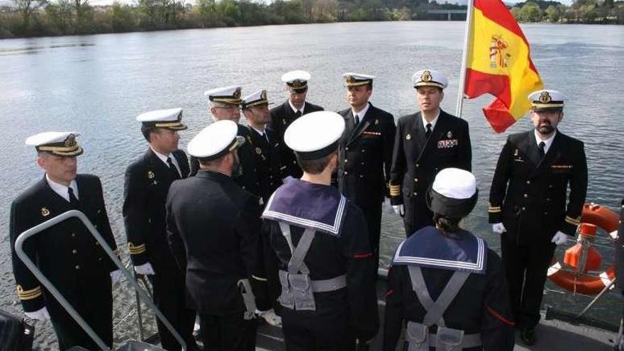 Acto de relevo del mando del &quot;Cabo Fradera&quot;. // C.N.M. / J. V.