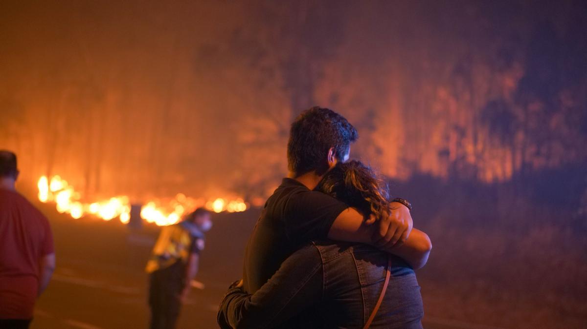 Presó per a tres detinguts pels incendis a Galícia, un d’ells brigadista