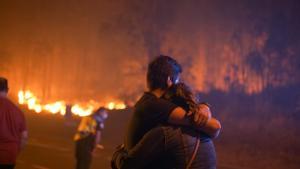 Presó per a tres detinguts pels incendis a Galícia, un d’ells brigadista