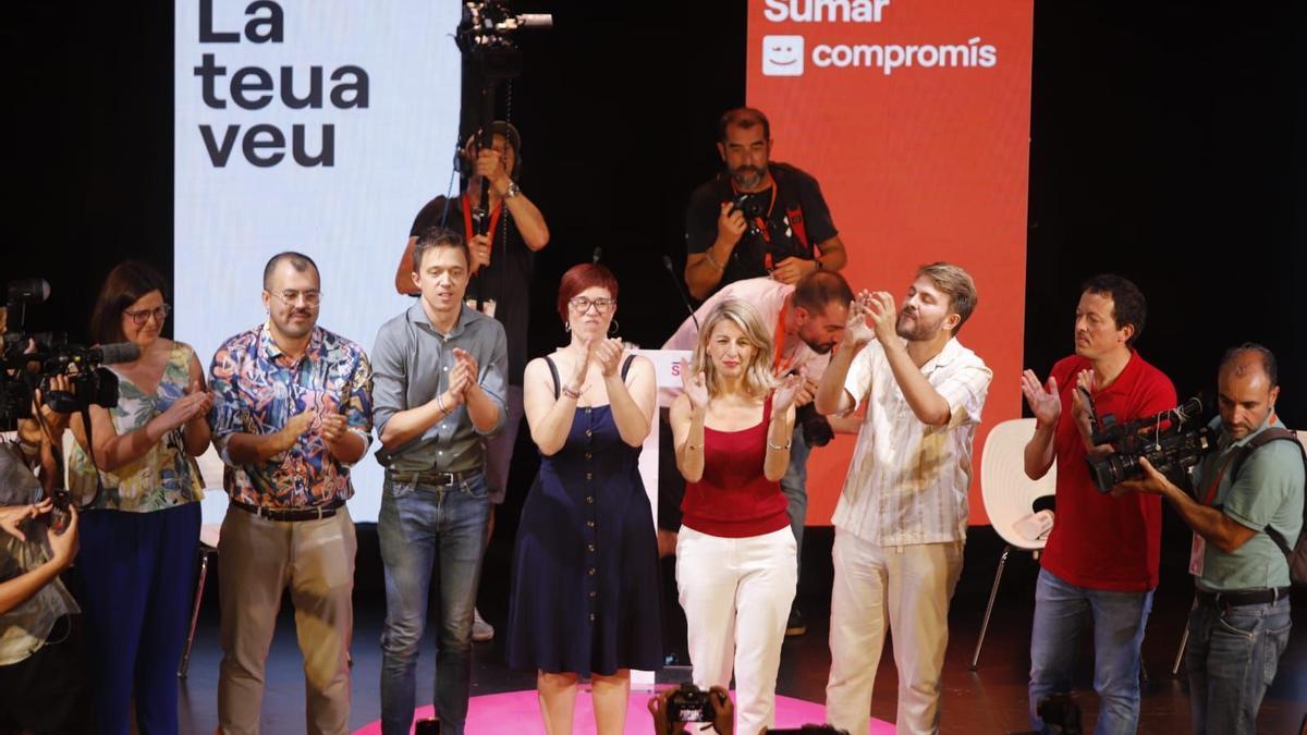 Los diputados de Compromís-Sumar en un acto con Yolanda Díaz en València.