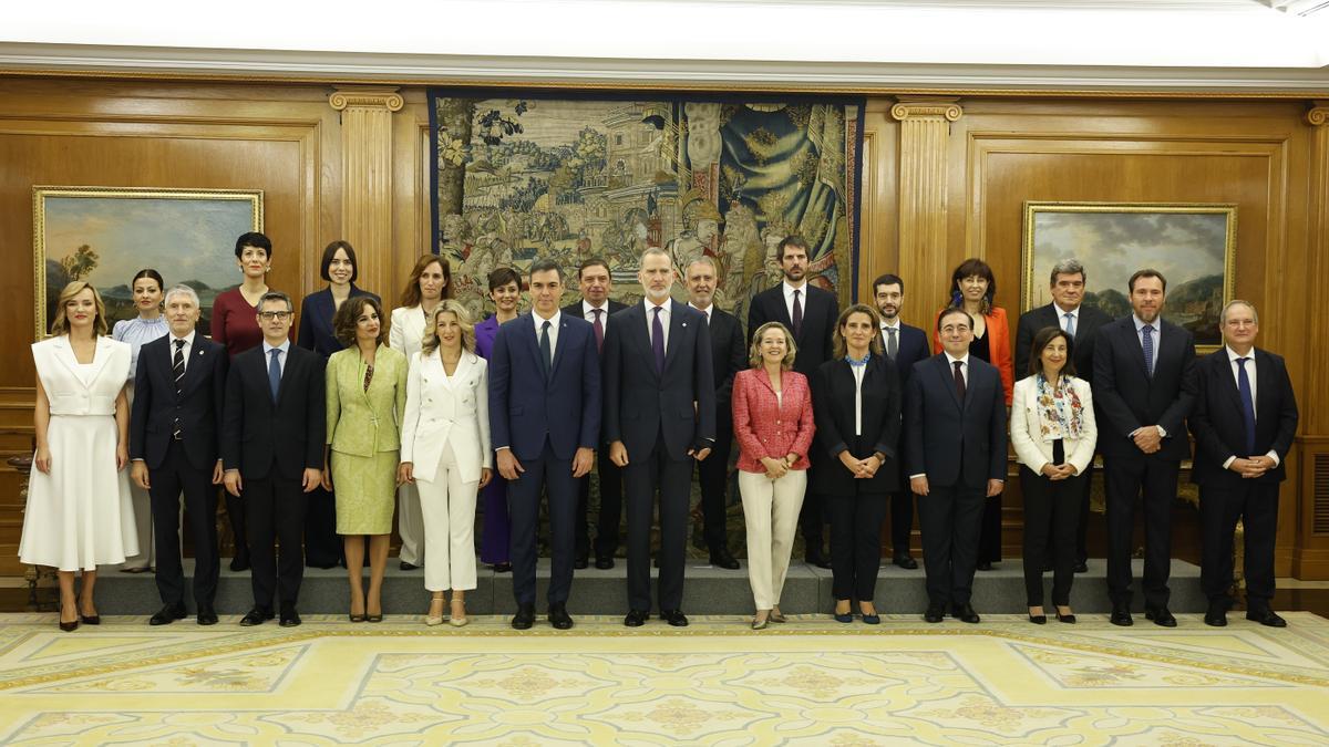 Los 22 ministros del nuevo Gobierno prometen sus cargos ante el Rey