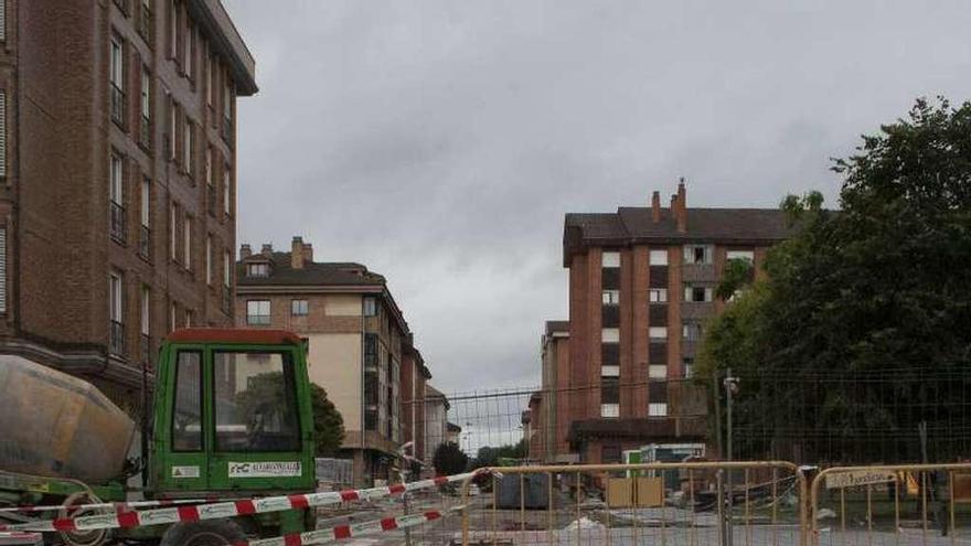 Estado de las obras de la calle Monte Naranco de Lugones, ayer.