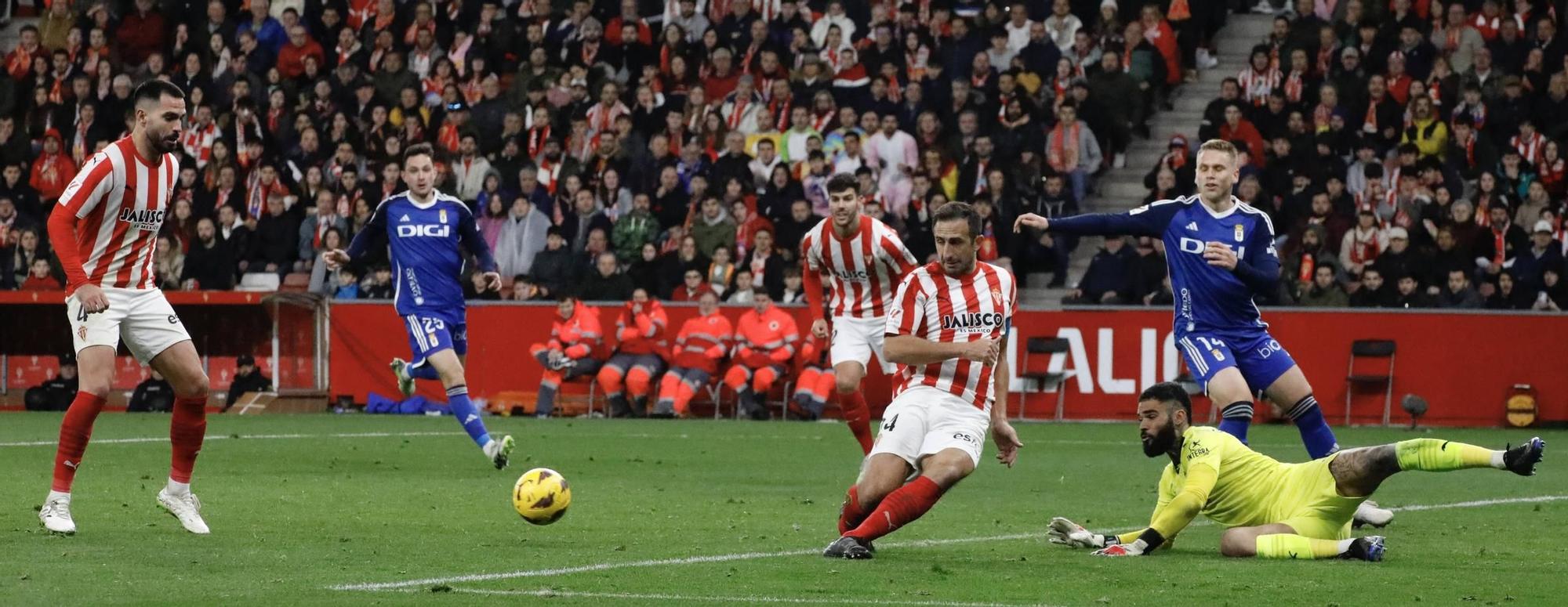 Real Sporting - Real Oviedo: el derbi en imágenes