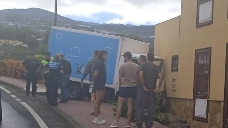 Truck Crashes Into Tenerife House After Losing Control