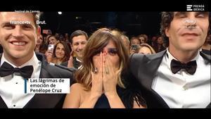 Ovación histórica a Los Javis en Cannes: las lágrimas de Penélope Cruz y el abrazo final del equipo