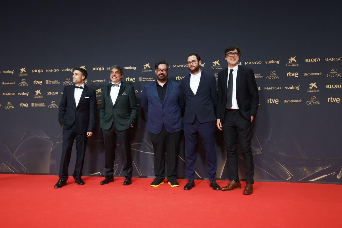 El equipo de "Buffet paraiso" posa en la alfombra roja de los Premios Goya.