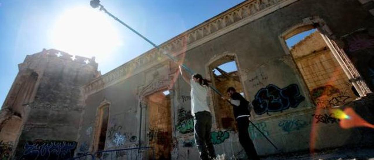 El equipo de arqueología está realizando una fotonometría para reconstruir la vieja villa en 3D antes de su restauración.