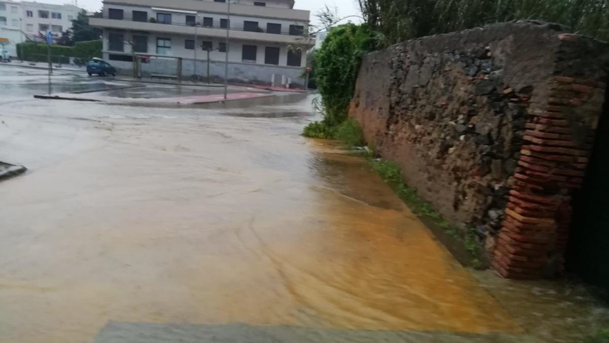 Efecte de la forta pluja al Port de la Selva.