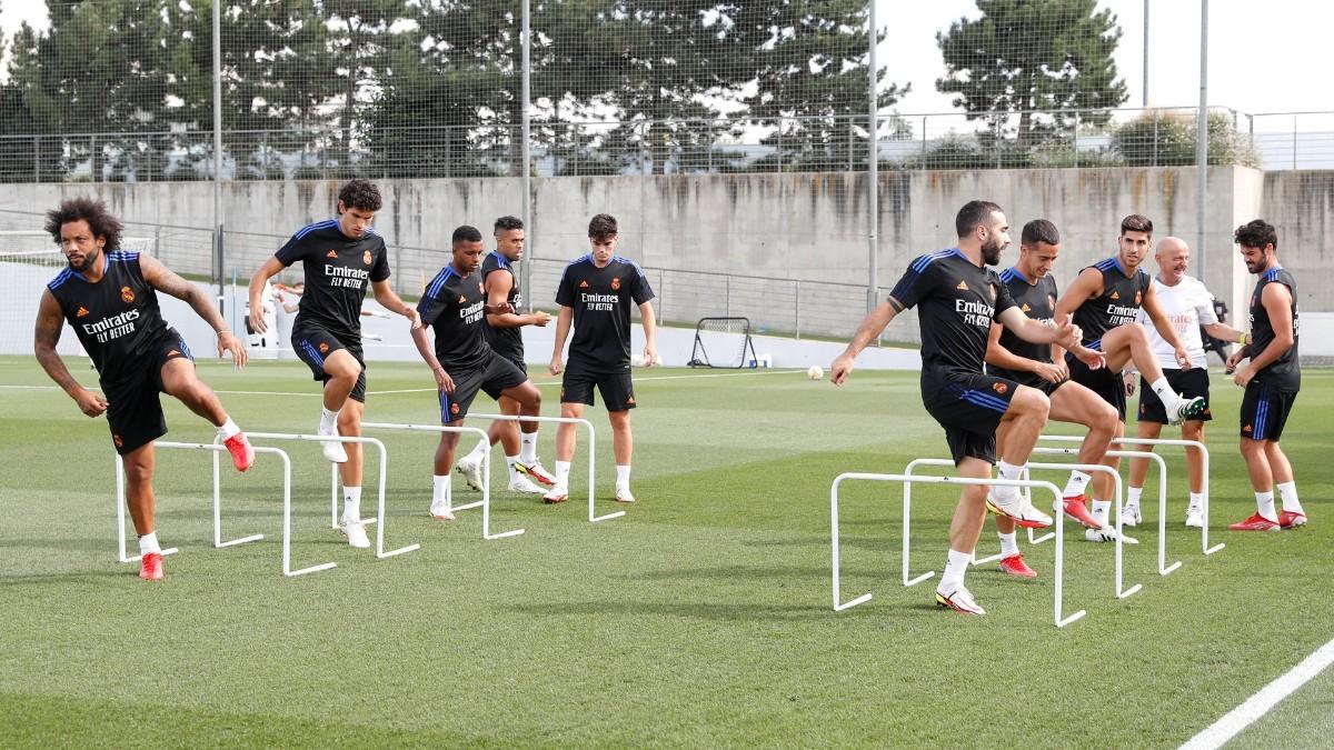 Los jugadores del Real Madrid durante un entrenamiento