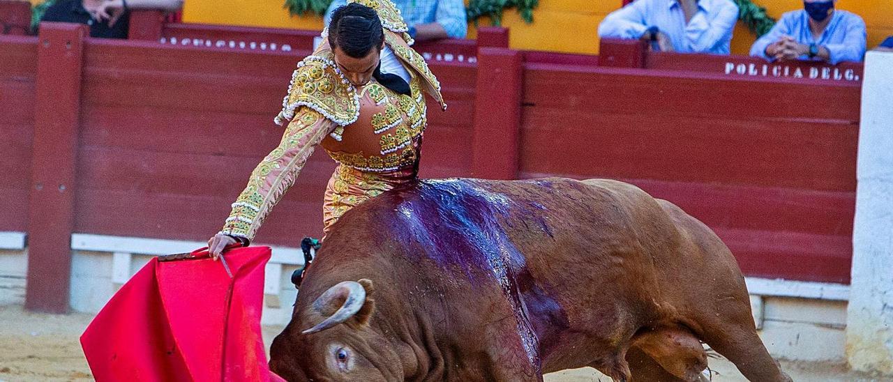 Manzanares instrumentando un buen muletazo en la tarde de ayer 