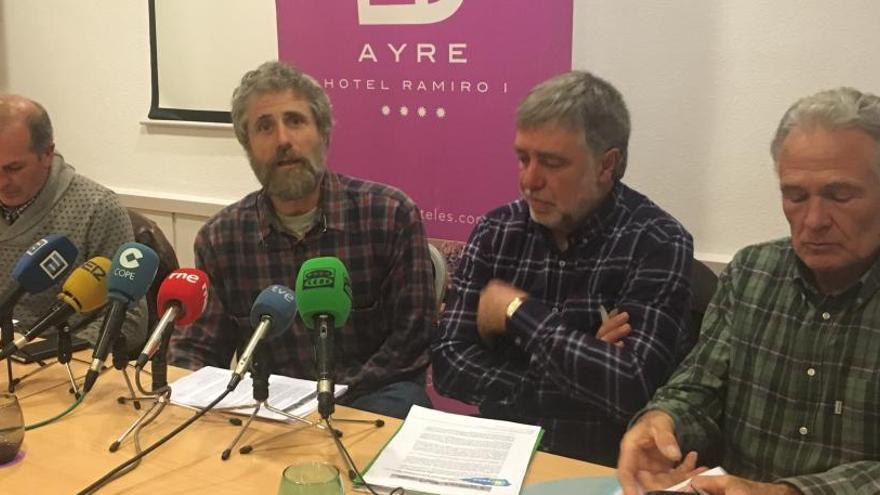 Los ganaderos, durante el acto de esta mañana