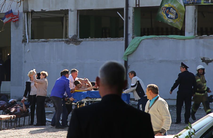 Un estudiant mata 19 persones en un institut de Crimea