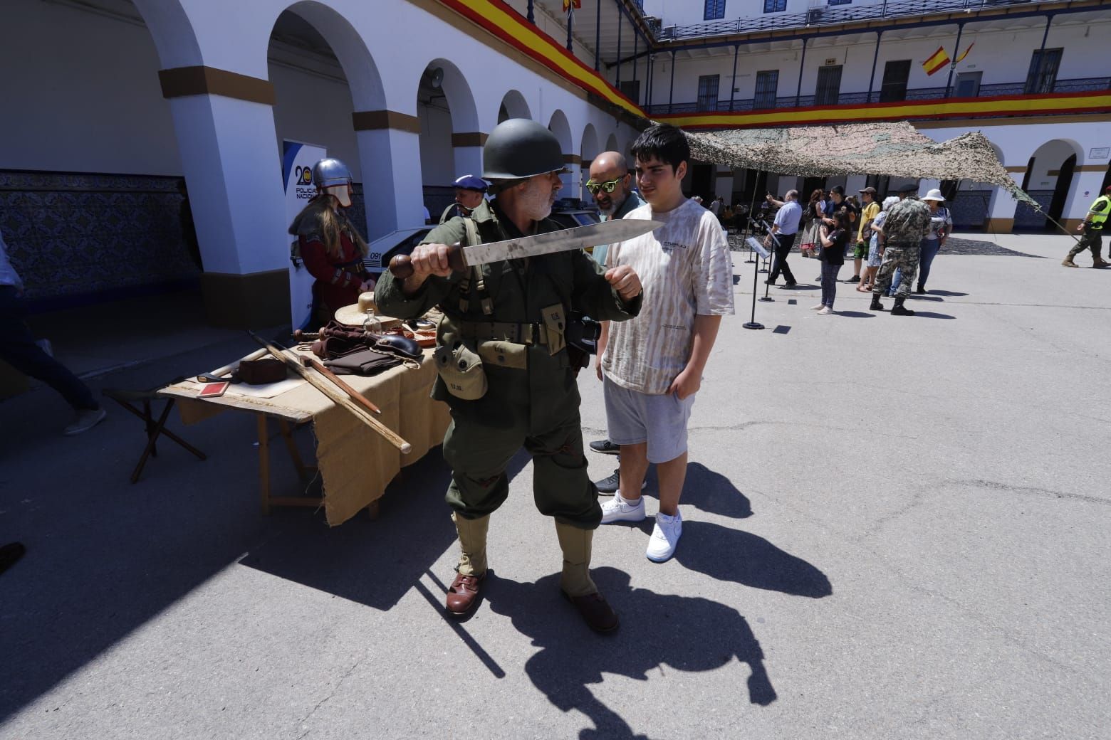 Subirse a un tanque: jornada de puertas abiertas en el Museo Militar de València