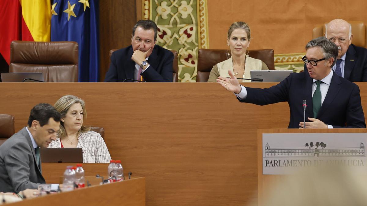 El líder de Vox en Andalucía, Manuel Gavira, interviene durante la segunda jornada del Pleno de investidura en el Parlamento de Andalucía.