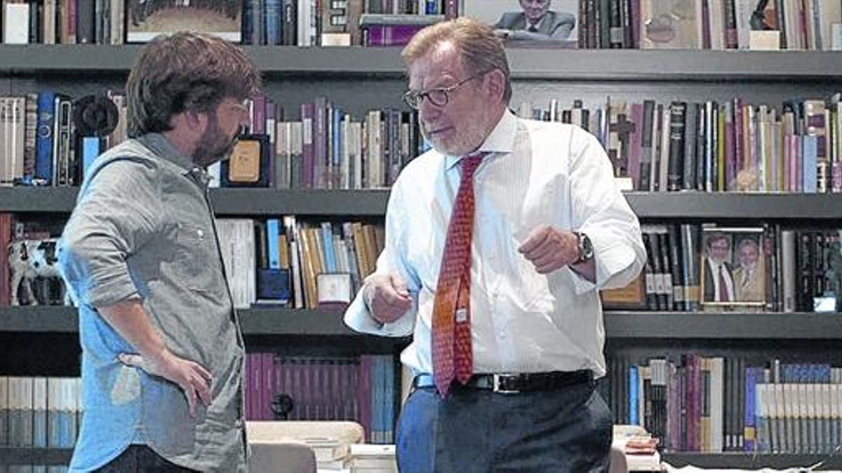 Jordi Évole y Juan Luis Cebrián, presidente ejecutivo de Prisa, en una imagen de 'Salvados'.