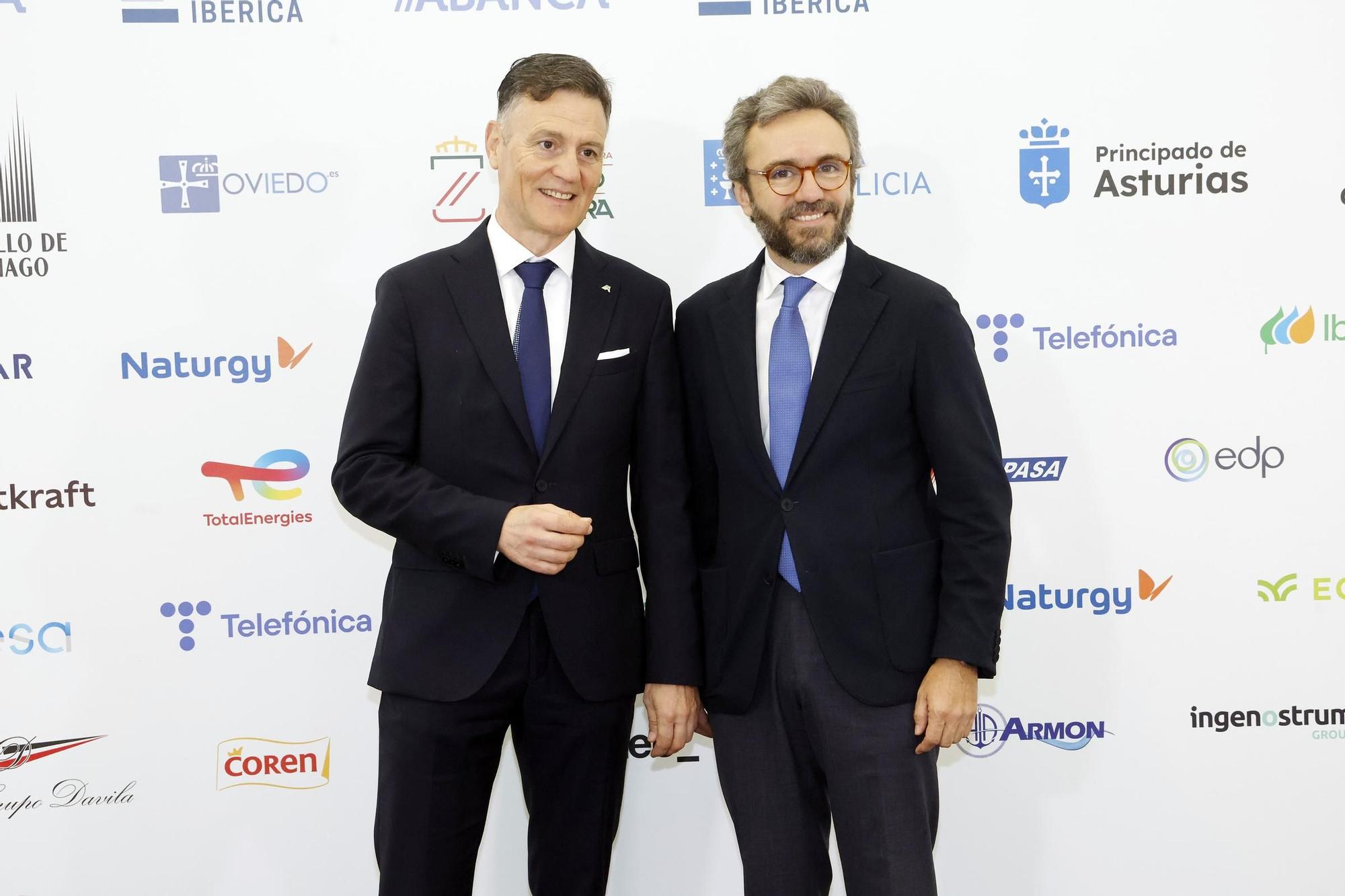 El poder político y empresarial se cita en Santiago