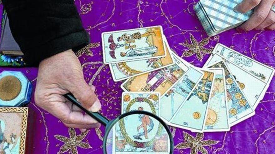 El CGPJ abre expediente a la jueza que lee el tarot