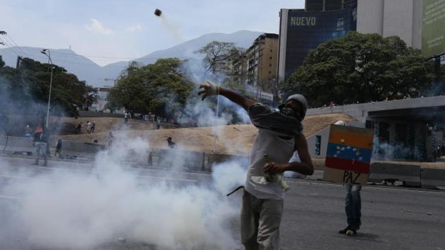 Suben a cuatro los muertos en las protestas en Venezuela