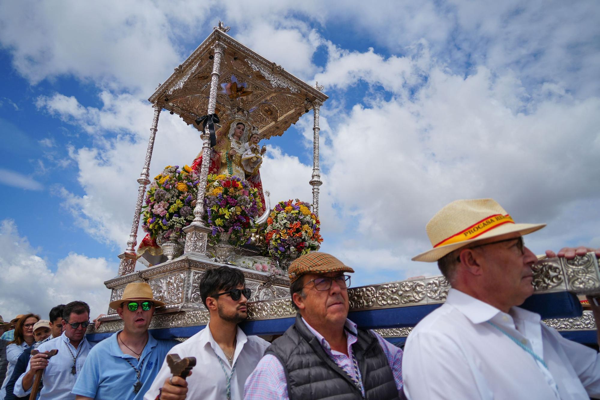 Multitudinario recibimiento a la Virgen de Luna en Villanueva