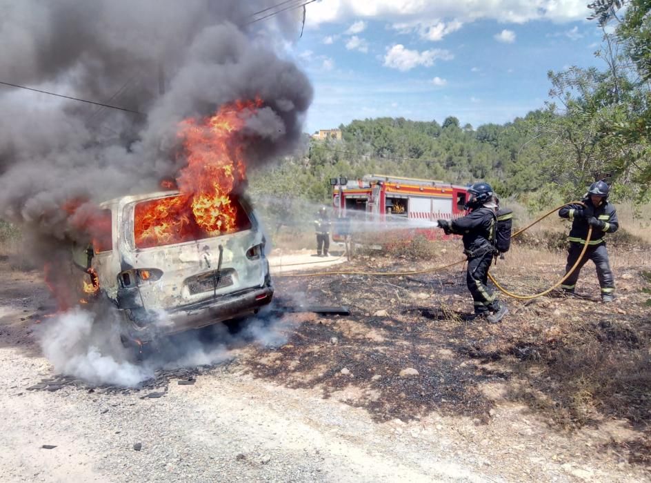 Arde una furgoneta en la carretera del Port de Sant Miquel