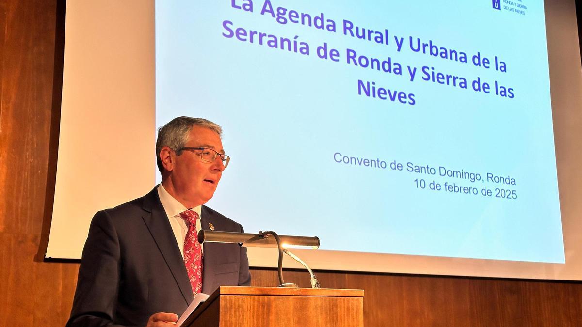 Francisco Salado ha presentado los proyectos para impulsar a los municipios de la Serrania de Ronda y la Sierra de las Nieves.
