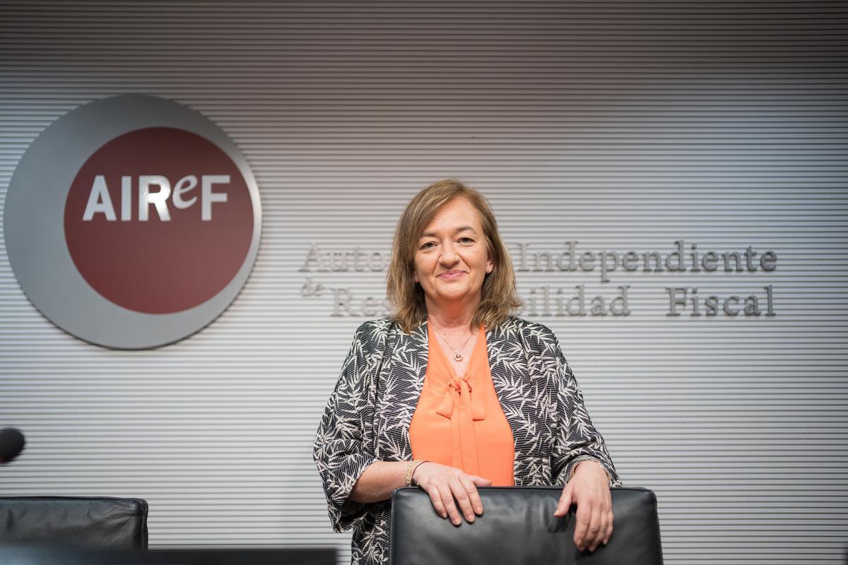 Archivo - La presidenta de la AIReF, Cristina Herrero (c);, a 11 de mayo de 2023, en Madrid (España).