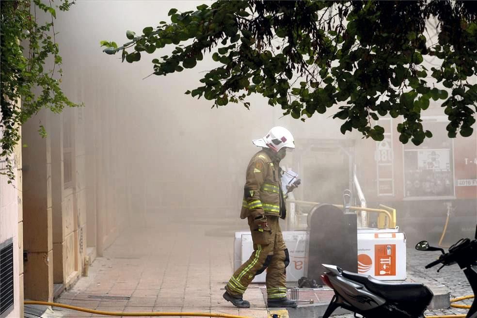 Fotogalería del incendio en la calle Universidad