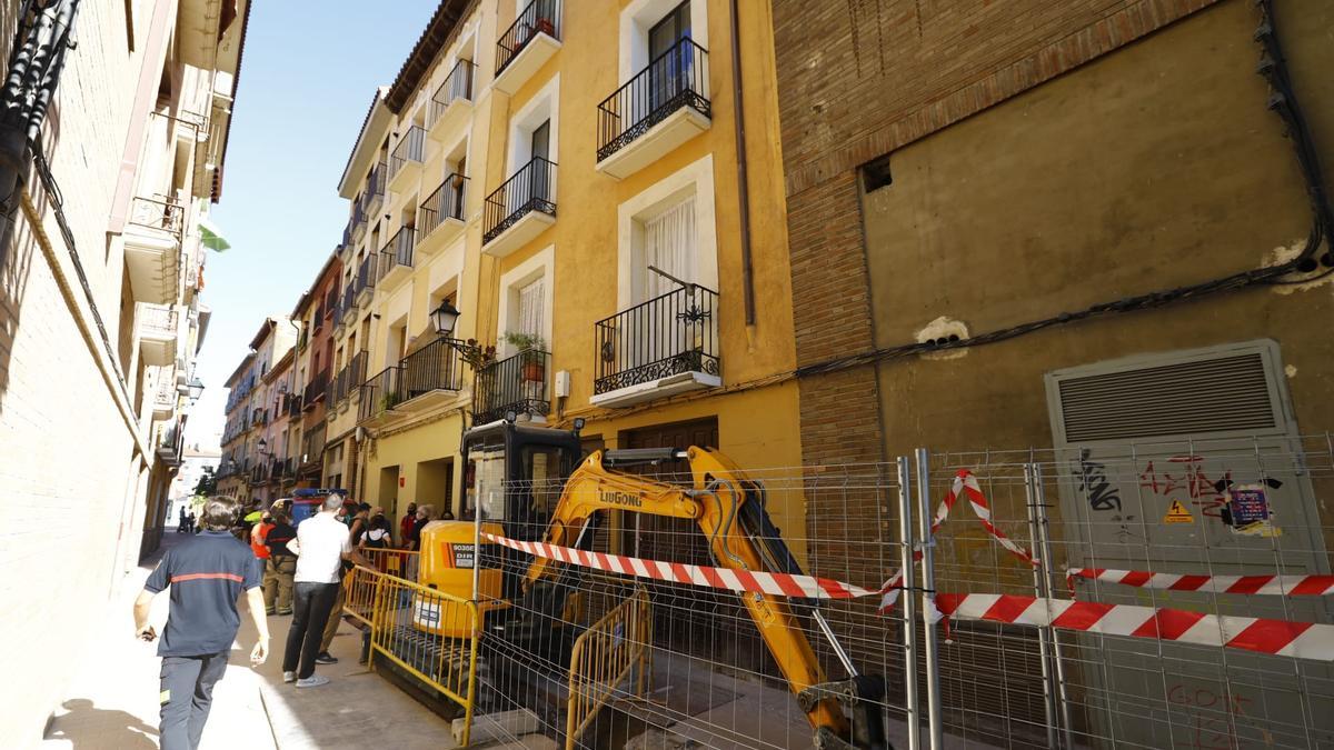 Desalojado un piso de la calle Boggiero de Zaragoza tras el derrumbe de un falso techo
