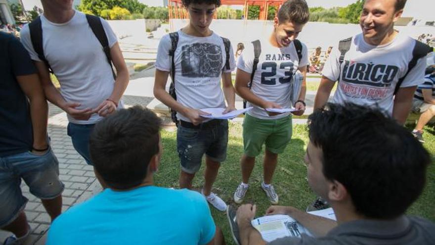 Las universidades de Alicante y Elche pierden 574 alumnos tras el aumento de las tasas académicas