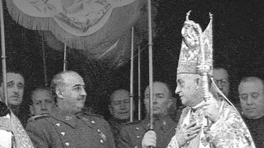 Julián Chaves analiza en Badajoz la alianza entre la Iglesia