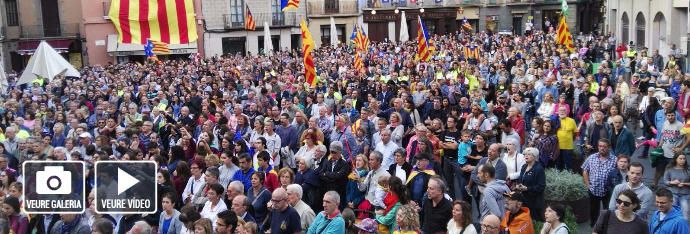 Concentració a Manresa contra els atacs a les institucions catalanes