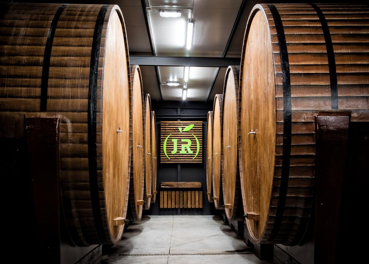 Una de las bodegas del Llagar JR